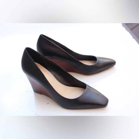 Elody Wedge Sandal – Vince Camuto NWOT Vince Camuto wedges